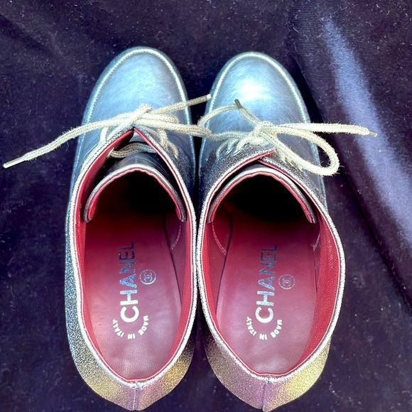 CHANEL SILVER METALLIC LEATHER  HIGH HEEL ANKLE BOOTIES ! - 9 - GORGEOUS !🔥💋 - Picture 9 of 15